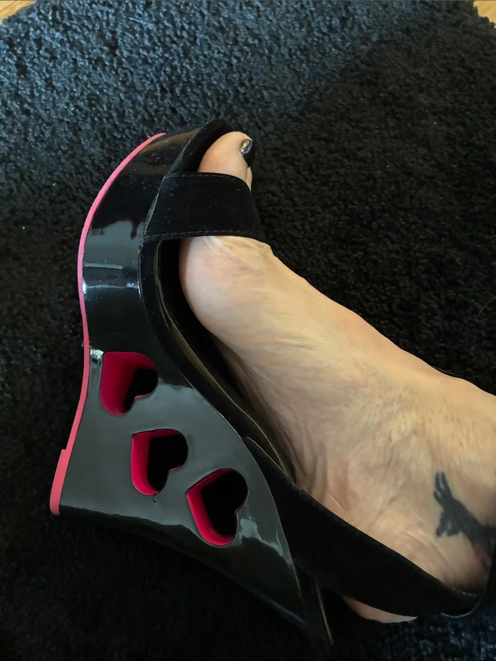 Shiekh Black & Hot Pink Cutout Heart Patent Wedge Sandals Wrap Strap - Womens 10
